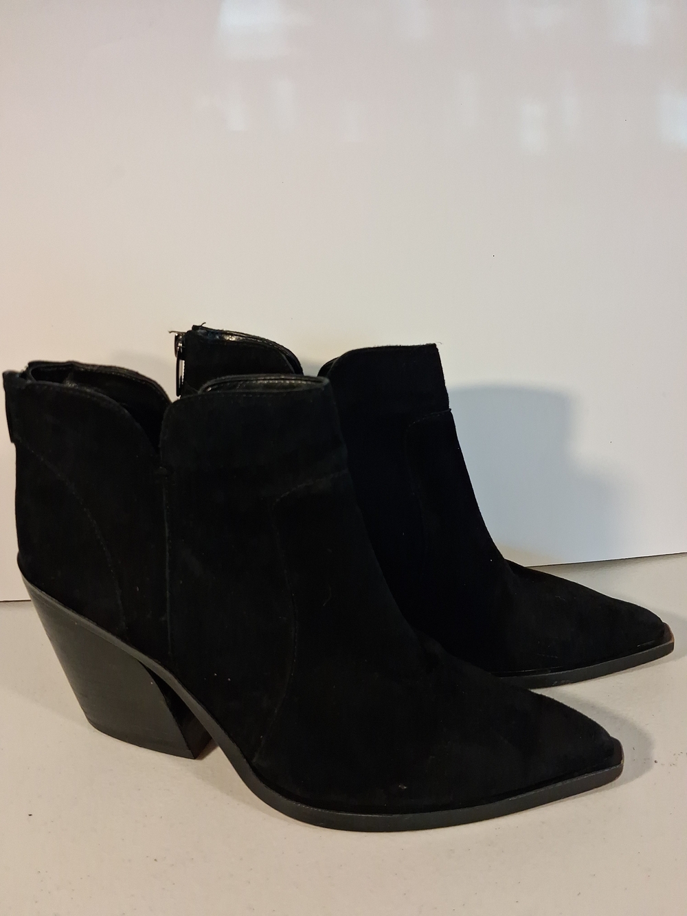 Vince CamutoWomens Shoes  Black Suede Leather Pointed Toe Ankle Booties Size 8.5